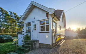 3 Bedroom Cozy Home In Skjærhalden